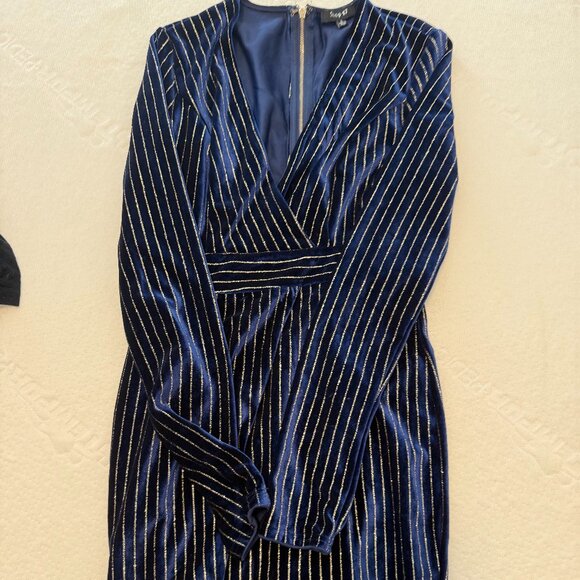 Small: Navy blue velvet with gold lines long sleeve dress - Picture 2 of 3
